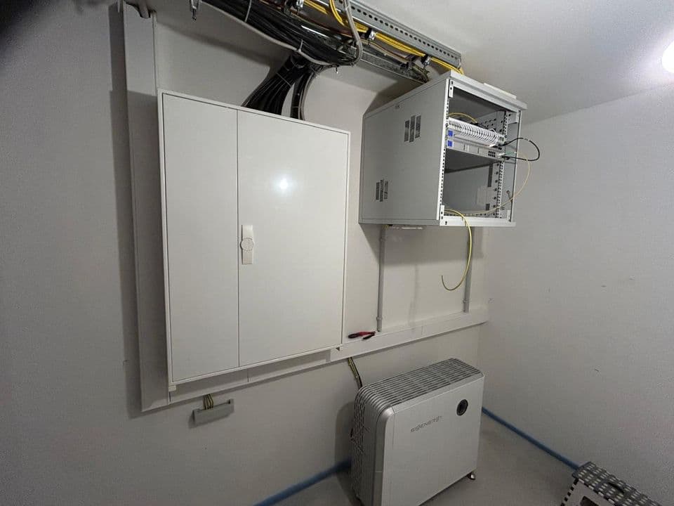 Verteiler Netzwerkschrank Batteriespeicher