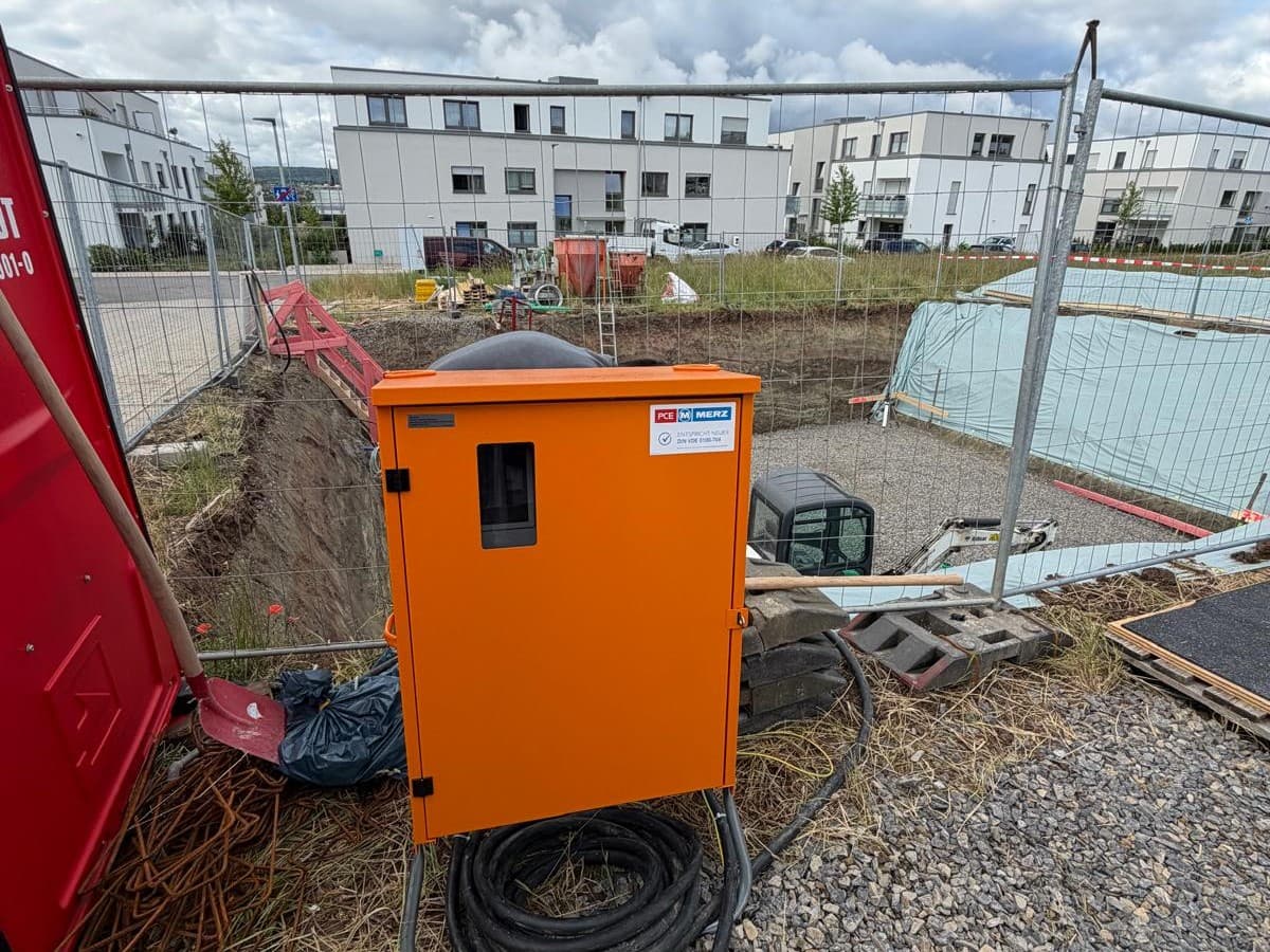 Baustromverteiler auf einer Neubau-Baustelle